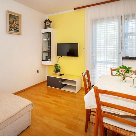 Apartments Sucur With Terrace Baska  Bagian luar foto