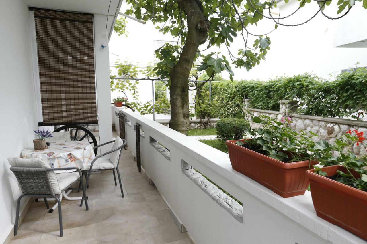 Apartments Sucur With Terrace Baska  Bagian luar foto